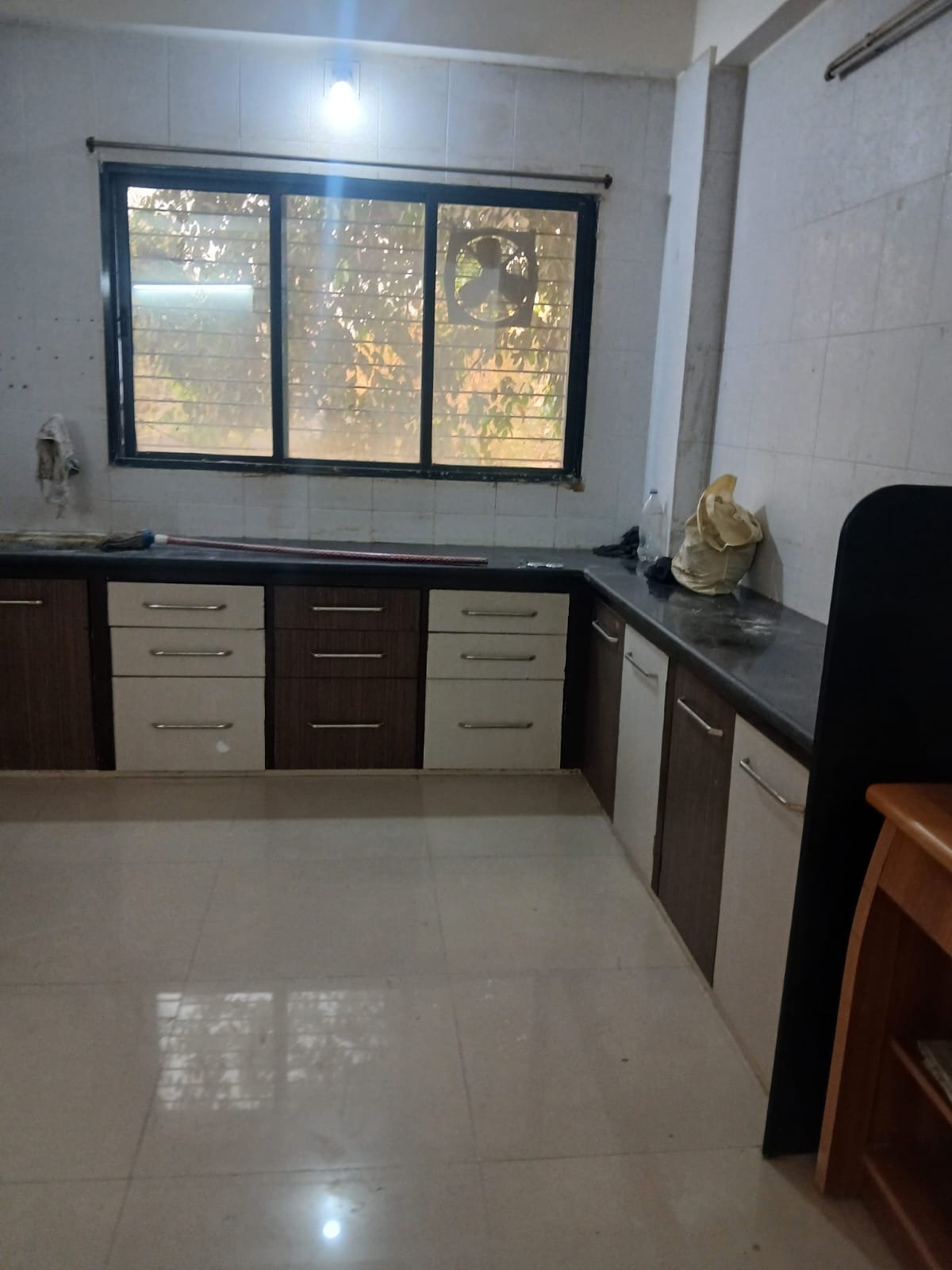 4 BHK full semi furnished